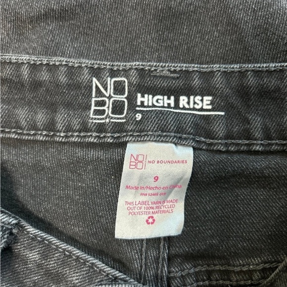 No boundaries high rise black straight leg distressed knee jeans in size 9 - Picture 5 of 5